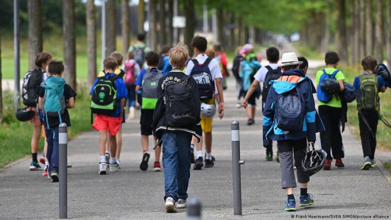 Переважна кількість мешканців Німеччини вважає витрати на виховання дітей занадто великими.