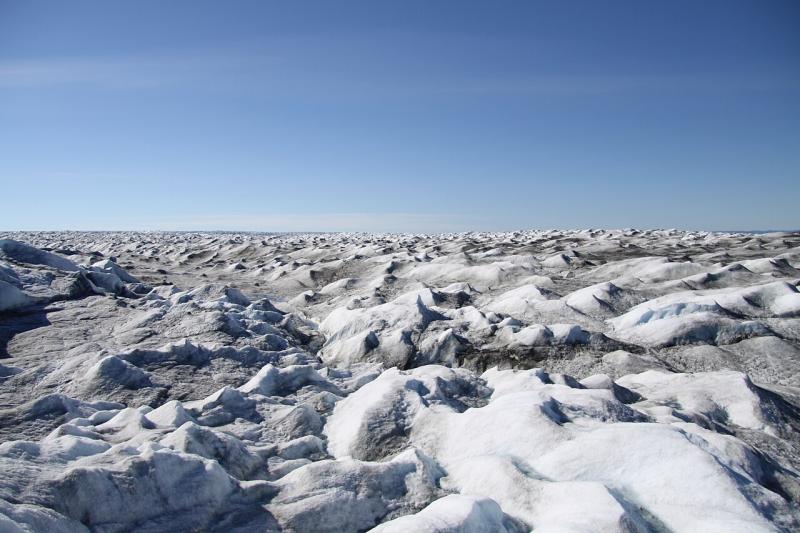 Європа зміцнює оборонні позиції в Арктичному регіоні: Нідерланди направляють двох військовослужбовців до Гренландії, в той час як Великобританія відправляє одного.