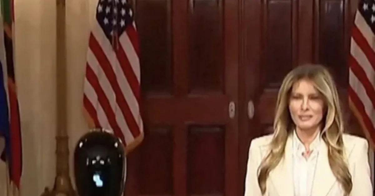 Футуристична конференція у Вашингтоні: Меланія Трамп презентувала гуманоїдного робота Figure 03