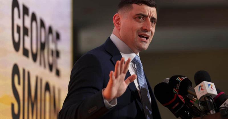 Чому ультраправий політик наблизився до можливості стати президентом Румунії, і чи є шанси його стримати?
