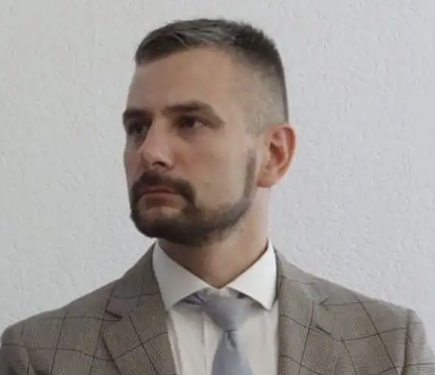 Суддя-мільйонер Вищого антикорупційного суду Маркіян Галабала домагався зменшення аліментів на свого єдиного сина до 1 гривні, як повідомляє Постернак.