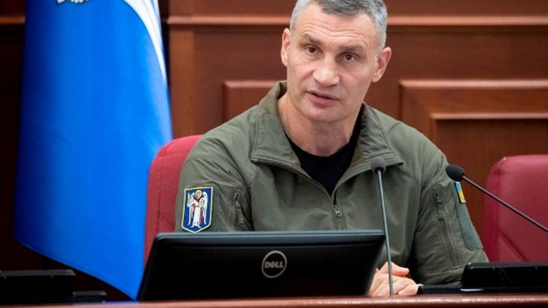 Політичні інтереси не повинні домінувати і викликати безлад у міському управлінні - заявив Кличко під час зустрічі в КМДА.