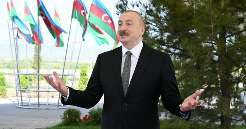 Азербайджан вступає в 