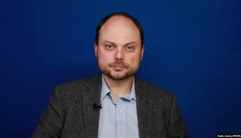 Російські власті виставили в розшук колишнього журналіста і політичного діяча Володимира Кара-Мурзу.