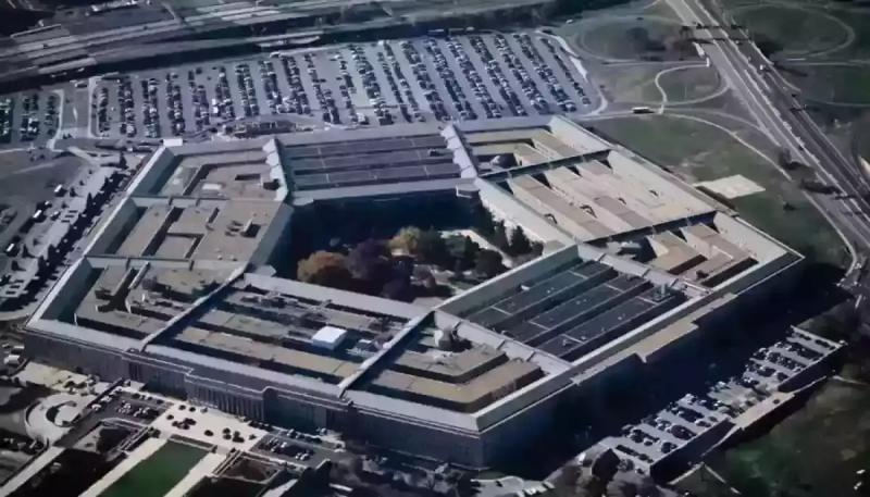 Не менше ніж 30 засобів масової інформації виступили проти нової політики Пентагону стосовно доступу журналістів.