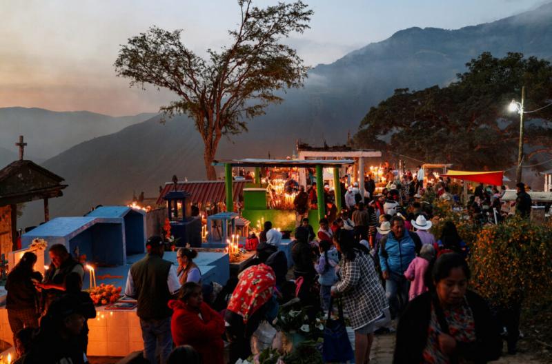 У Мексиці вбили мера міста Уруапан під час святкування Дня мертвих. Влада вважає, що до цього злочину можуть бути причетні мафіозні угруповання.