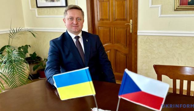 Посол заявив, що українські дипломати не займаються втручанням у внутрішні справи Чеської Республіки.