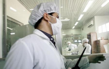 Тривожні супутникові знімки свідчать про те, що Іран потайки відновлює свої ядерні об'єкти після нещодавніх атак, - повідомляє The Telegraph.