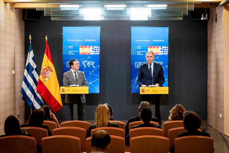 Міністерство закордонних справ Іспанії піддається критиці через обмеження для журналістів та занадто високу централізацію.