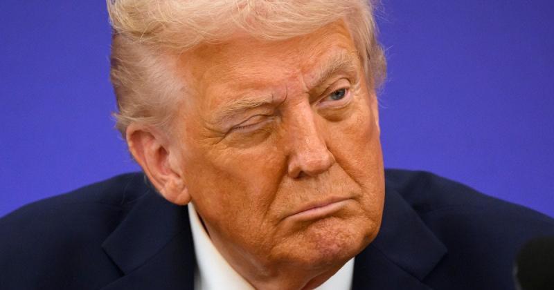 Дональд Трамп – чи може він бути мандрівником у часі? У соціальних мережах активно обговорюють стародавні ілюстрації та літературу (фото)