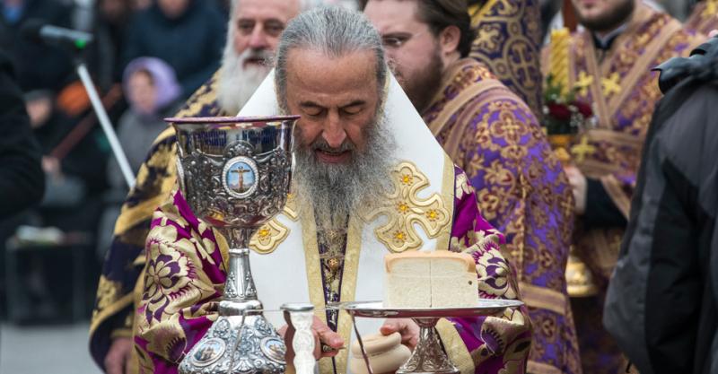 Яким чином Буданов надав переваги російській церкві в Україні?