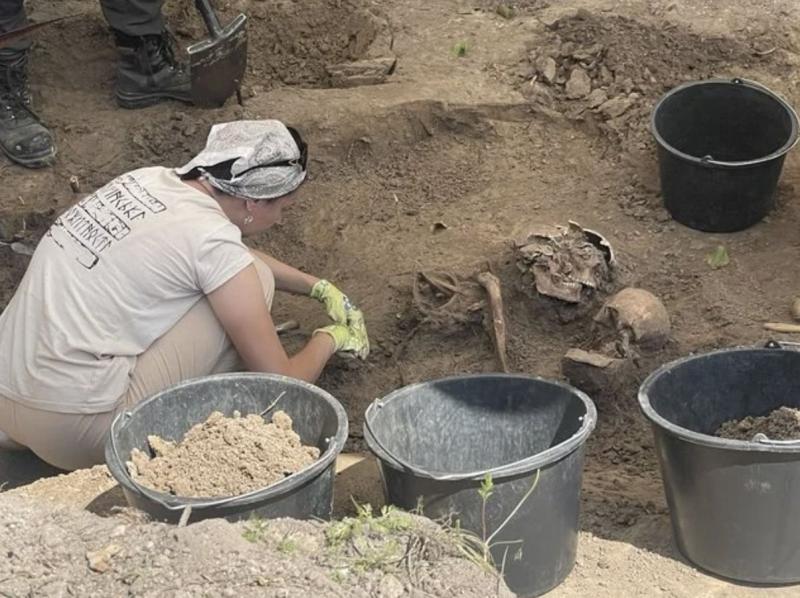 Жахлива знахідка: під час ексгумаційних робіт у Волині виявили останки 32 осіб.