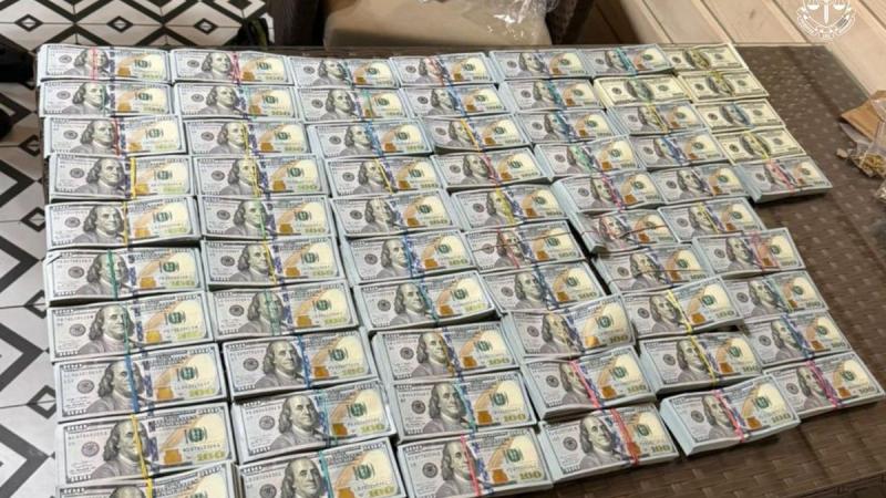 Українці частіше вважають корупцію серйознішою проблемою, ніж ракетні та дронові удари.