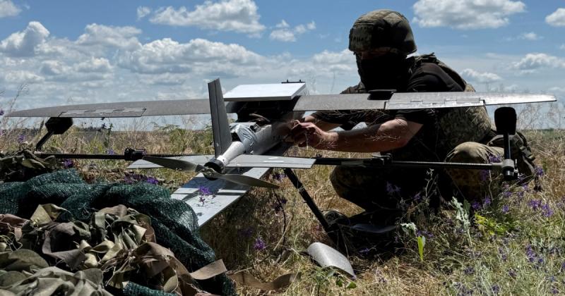 Українські військові лідери відвідали Сполучені Штати: поділилися з сенаторами таємницями використання дронів у війні.