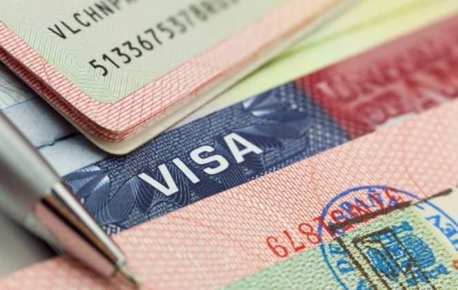 Імміграційні візи в США: обробка заявок з усього світу призупинена.