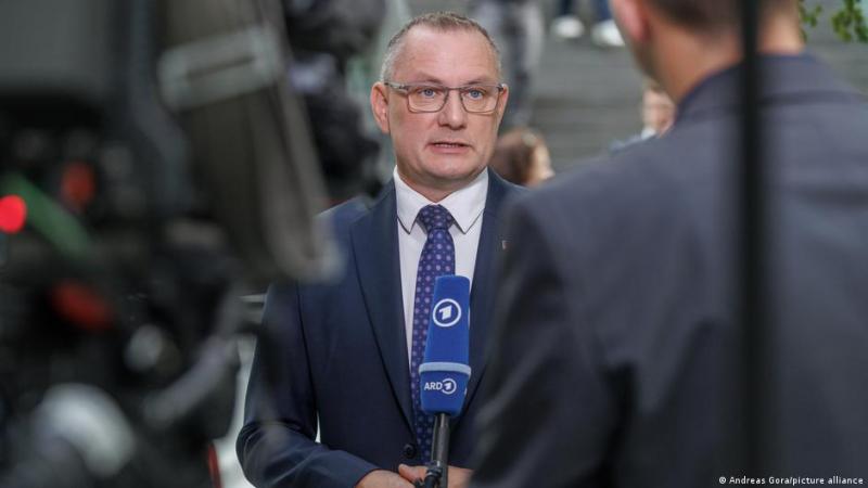 Після досягнення локальних успіхів АдН звернулася до Мерца з пропозицією вирушити до Москви.