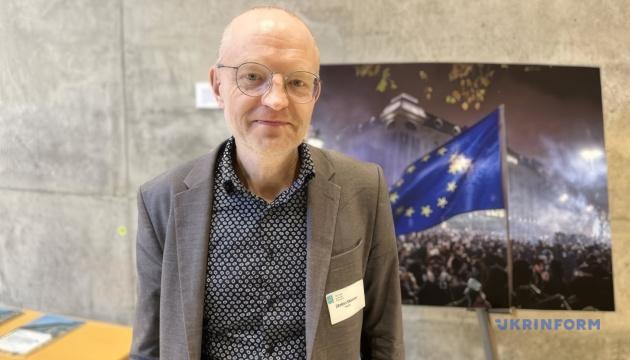 Штефан Майстер — німецький експерт у галузі політології.